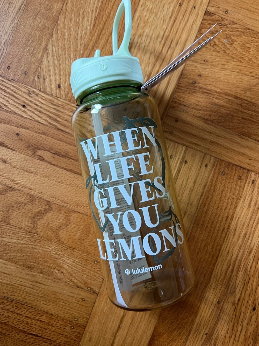 Lululemon 32oz Back to Life Water Bottle Straw Lid Lemona Design NWT